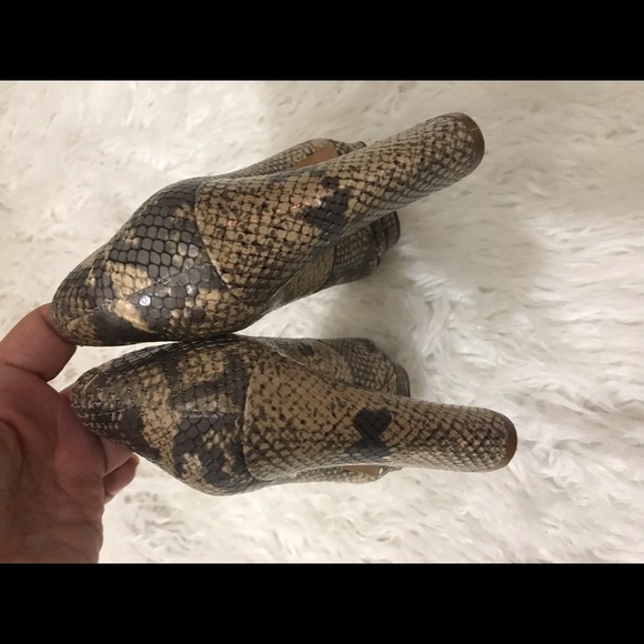 BCBG Max Azria Snake Skin Print Leather Block Heel - Picture 3 of 5